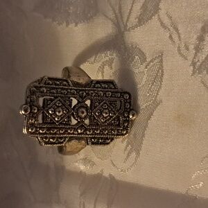 Costume jewellery silver tone ring